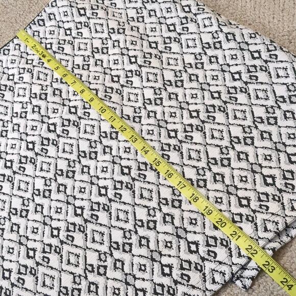 Lysse Women's Plus Size Geometric Stretch Skirt 1X Black White - Picture 5 of 8